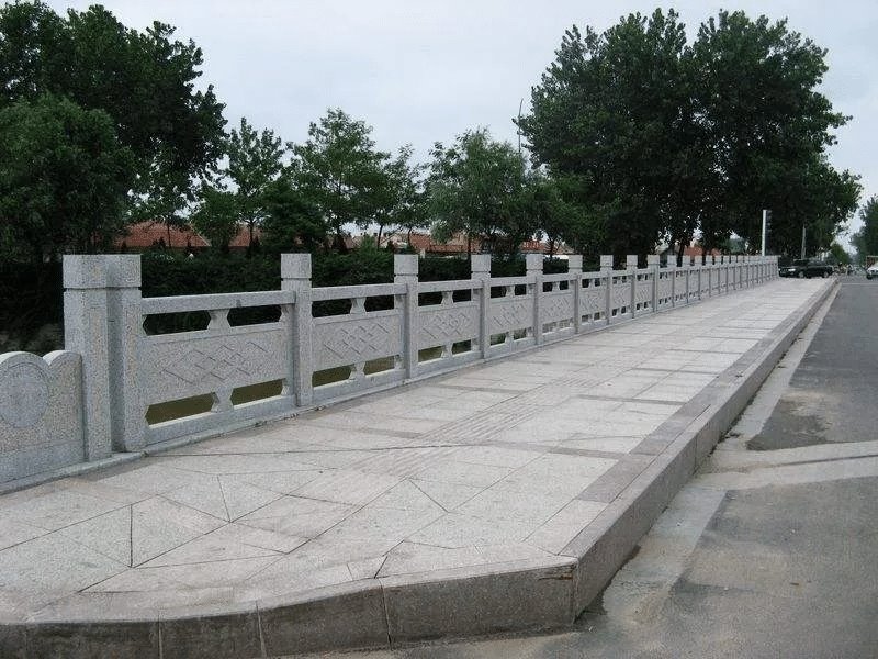 Lan can bê tông thành phố tiêu chuẩn
